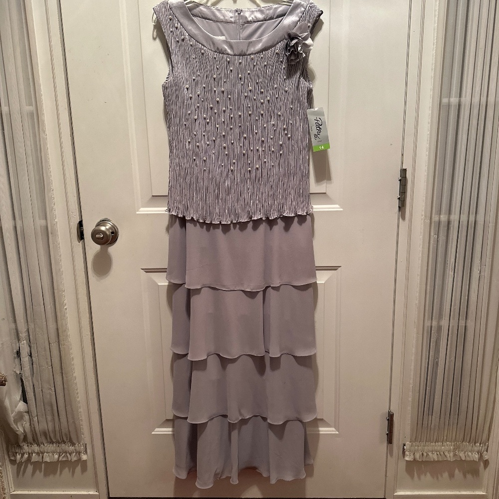 Patra Sleveless gown